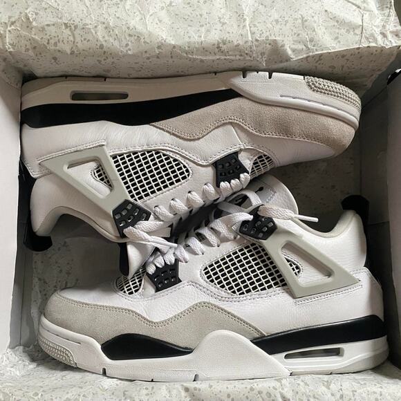 Jordan 4 retro military black - size 10.5 M / 12 W US / 43.5 EU - Picture 5 of 8